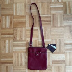 BNWT Roots Flat Bag - Small Venice Harmony - Red Berry